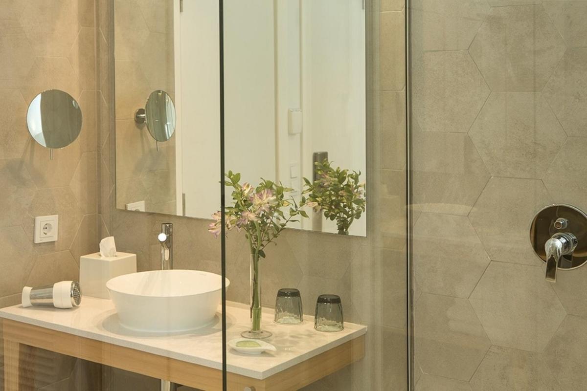Un baño de Myseahouse Flamingo - Adults Only 4* Sup