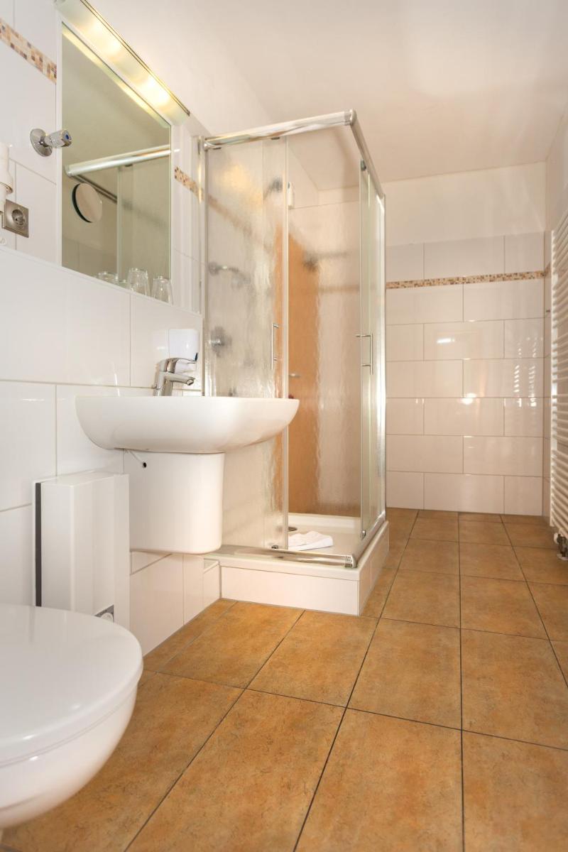 Hiddenseer Hotel - Housity