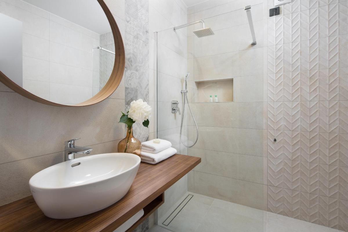 Hotel Delfin - Housity