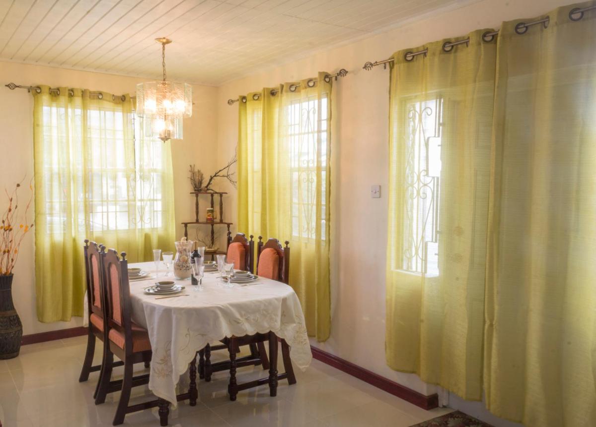 Darrel Cot Beachfront Cottage - Housity