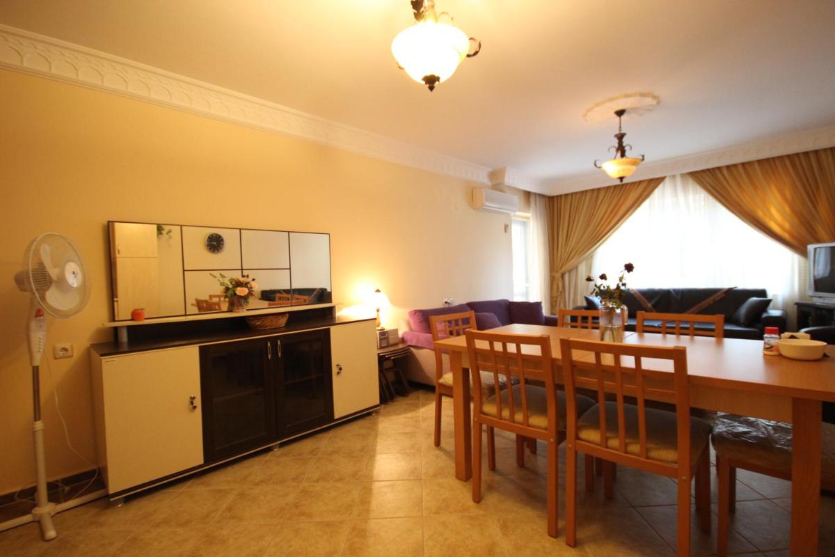Royal Residences - Housity