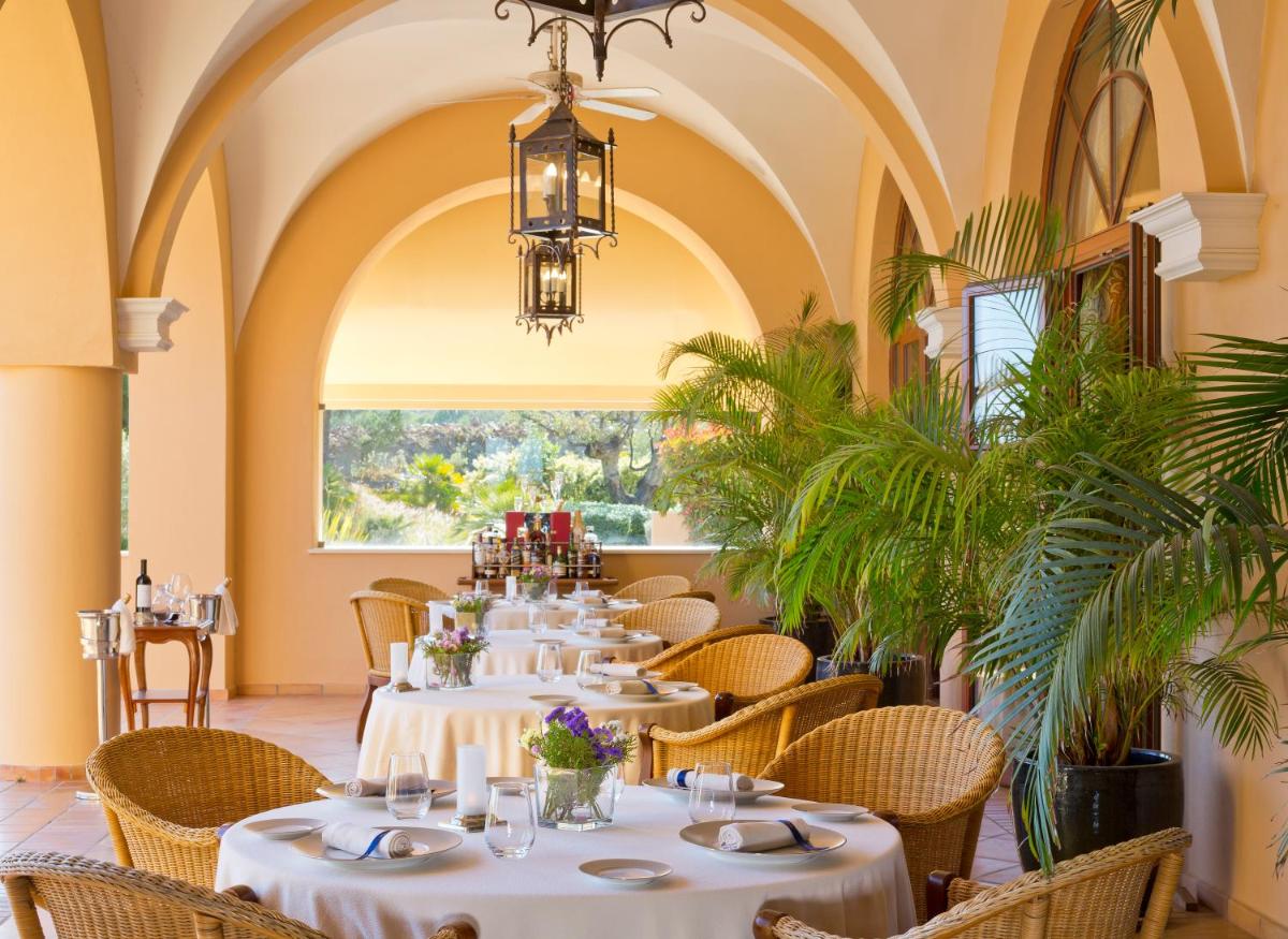 Um restaurante ou outro lugar para comer em Monte Rei Golf & Country Club