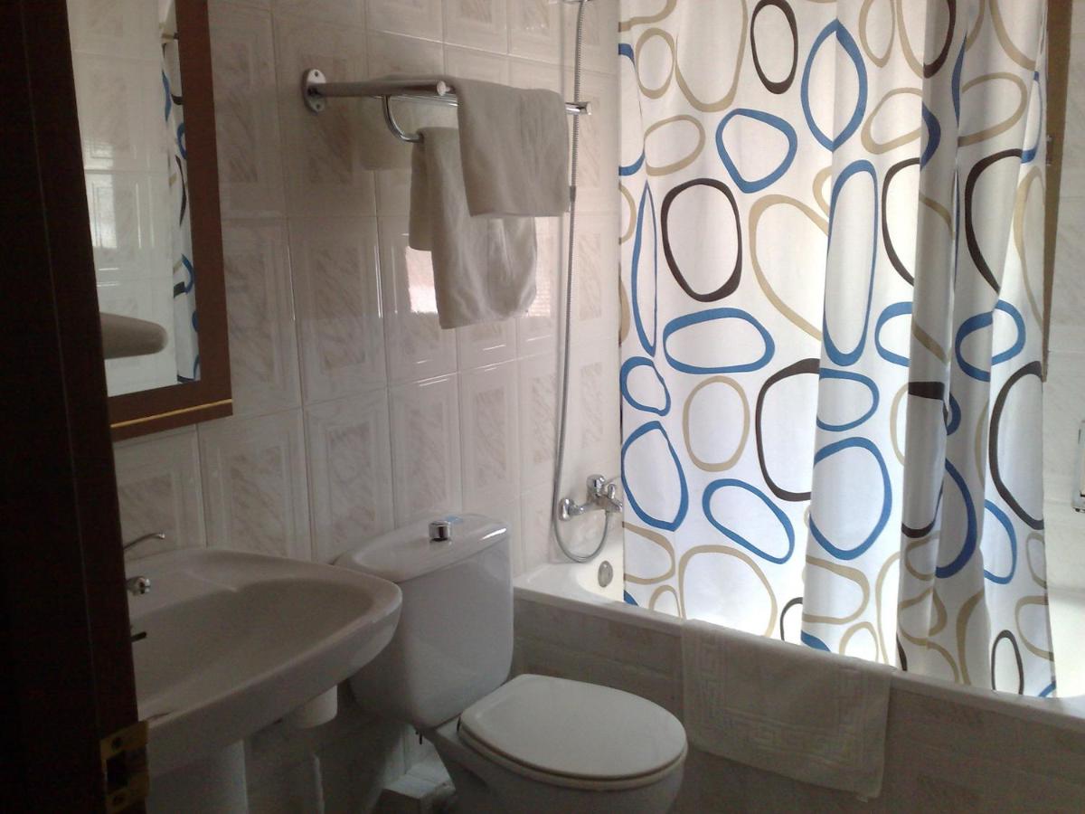 Hostal Virgen Del Rocío - Housity