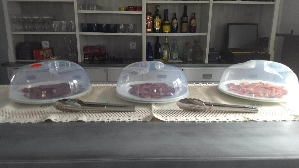 Comida en o cerca de este hotel