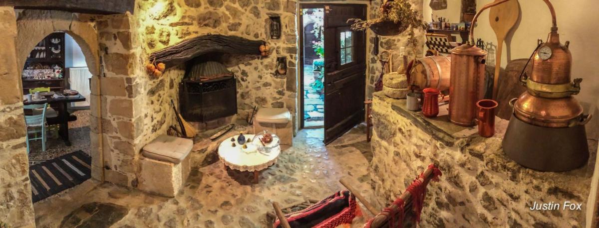 Meronas Eco House - Housity