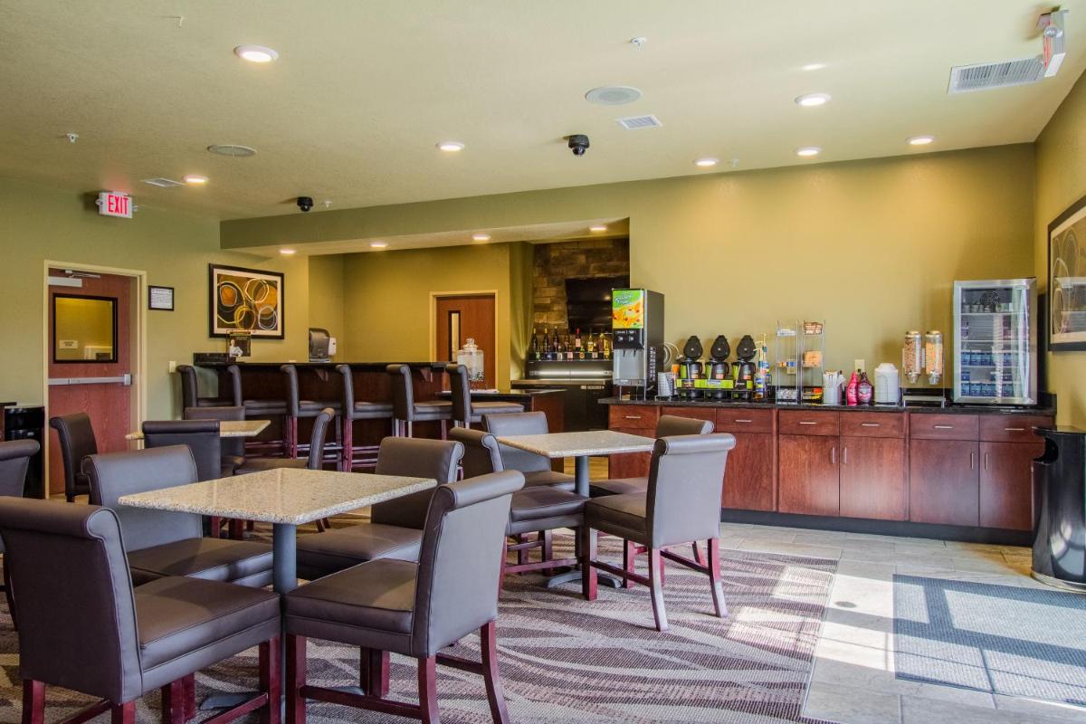 Cobblestone Hotel & Suites - Orrville - Housity