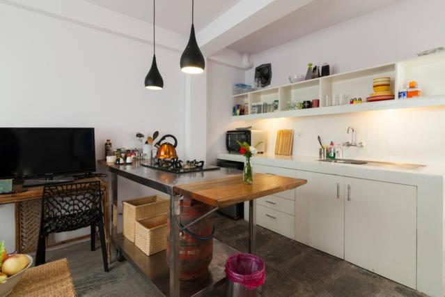 Four Red Doors Apartments - Housity