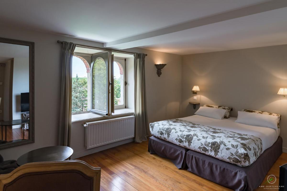 Un ou plusieurs lits dans un hébergement de l'établissement Hôtel Restaurant Spa Le Sauvage