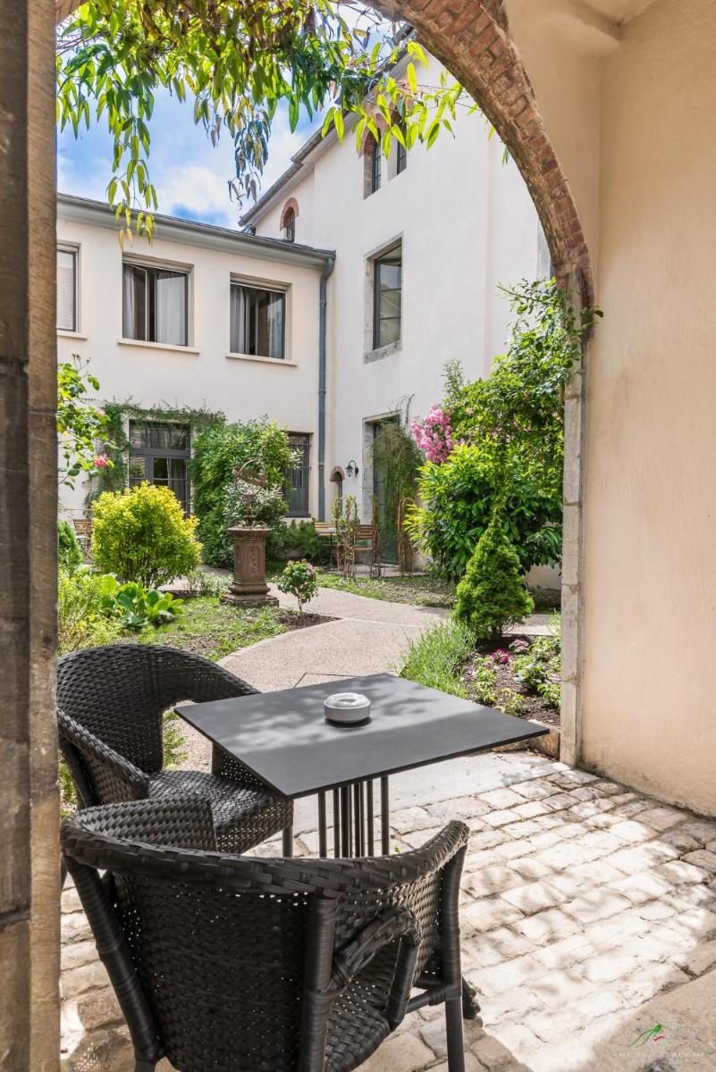 Jardin de l'établissement Hôtel Restaurant Spa Le Sauvage