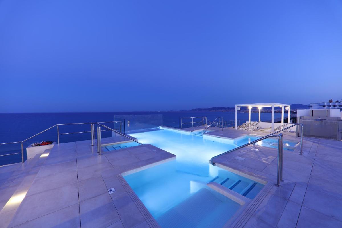 Piscina en o cerca de Iberostar Waves Bahía de Palma - Adults Only