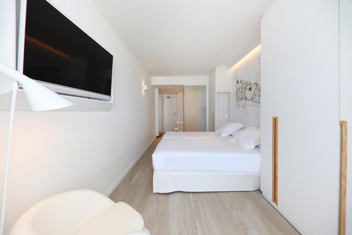 Cama o camas de una habitación en Iberostar Waves Bahía de Palma - Adults Only