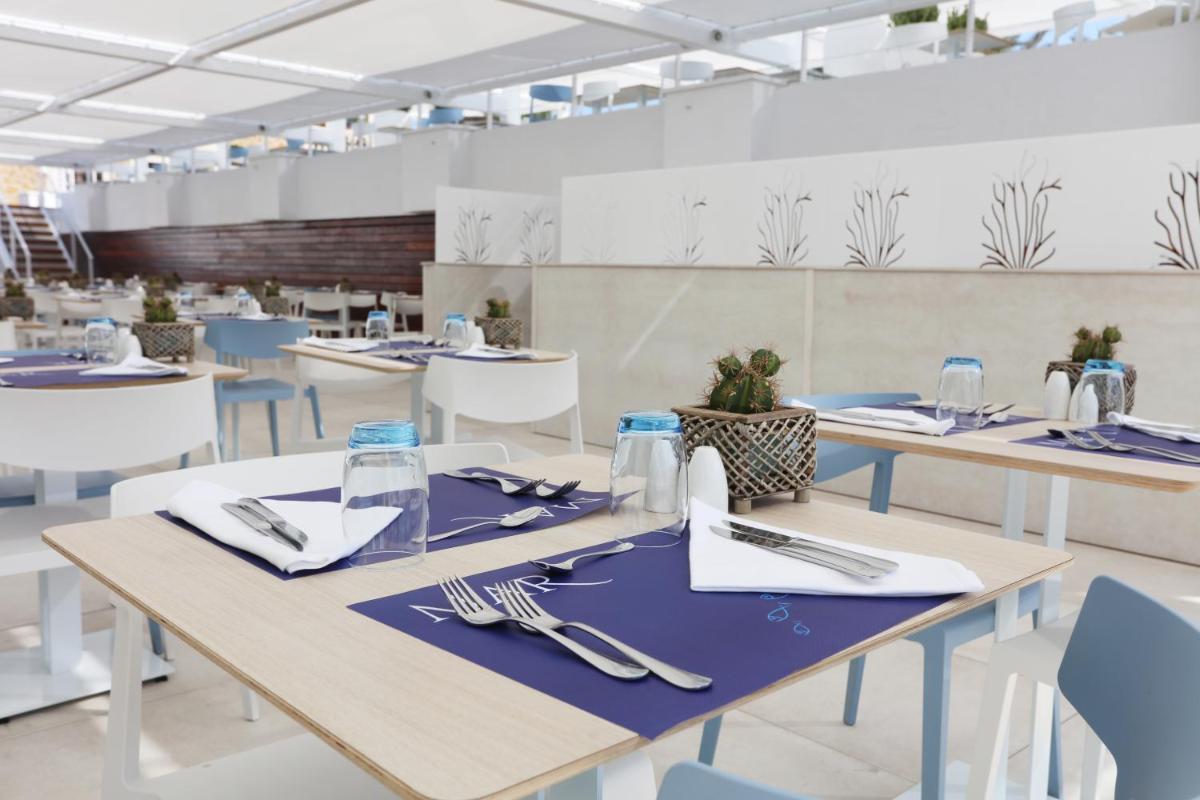 Un restaurante o sitio para comer en Iberostar Waves Bahía de Palma - Adults Only