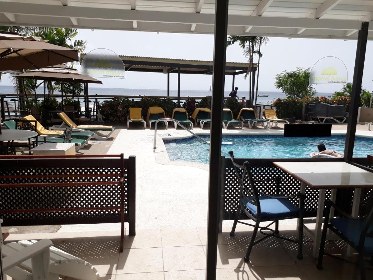 Tropical Sunset Beach Apartment Hotel - Housity