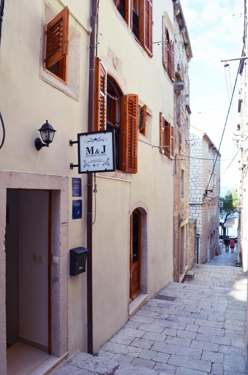 M & J Central Suites - Housity