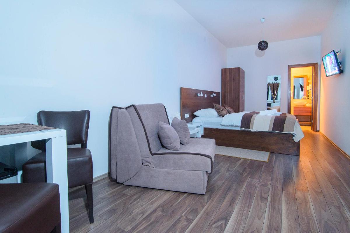 Black Queen Guesthouse - Housity