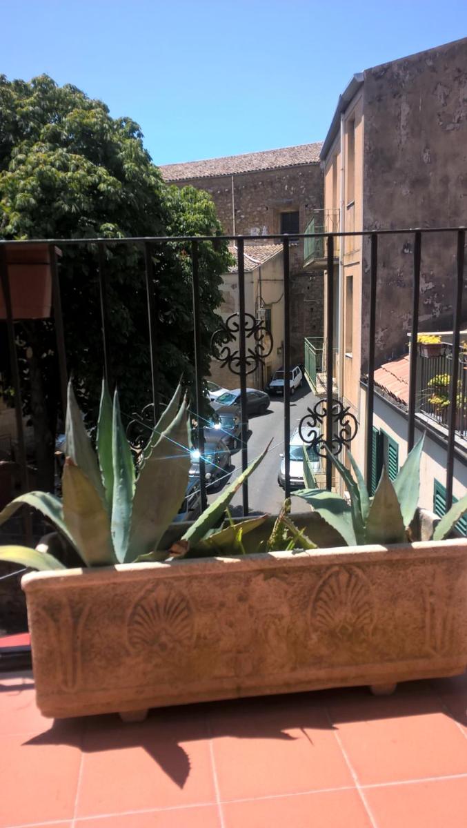 La Dea Bendata - Housity