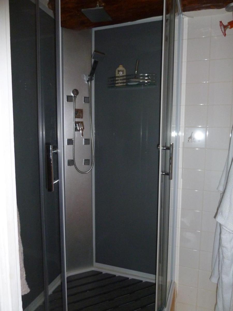 Les Hibiscus - Housity
