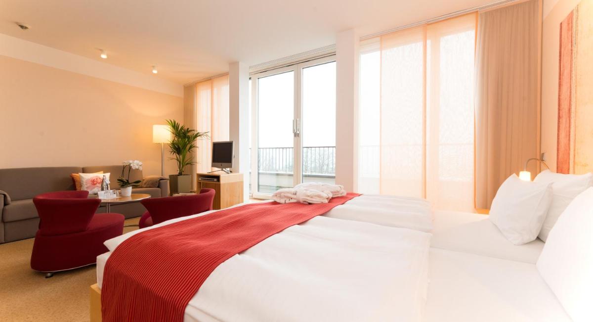 Ein Bett oder Betten in einem Zimmer der Unterkunft A-ROSA Travemünde