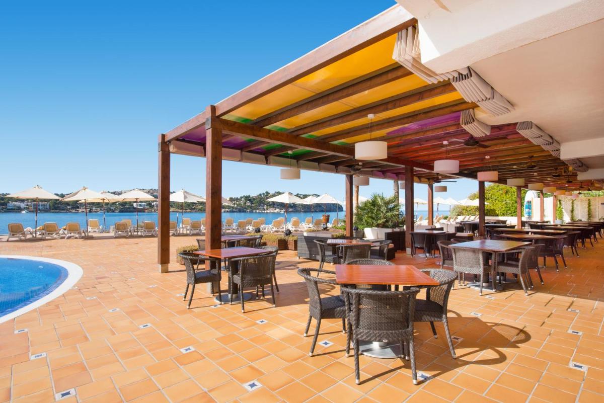 Un restaurante o sitio para comer en Iberostar Selection Jardín del Sol Suites - Adults Only