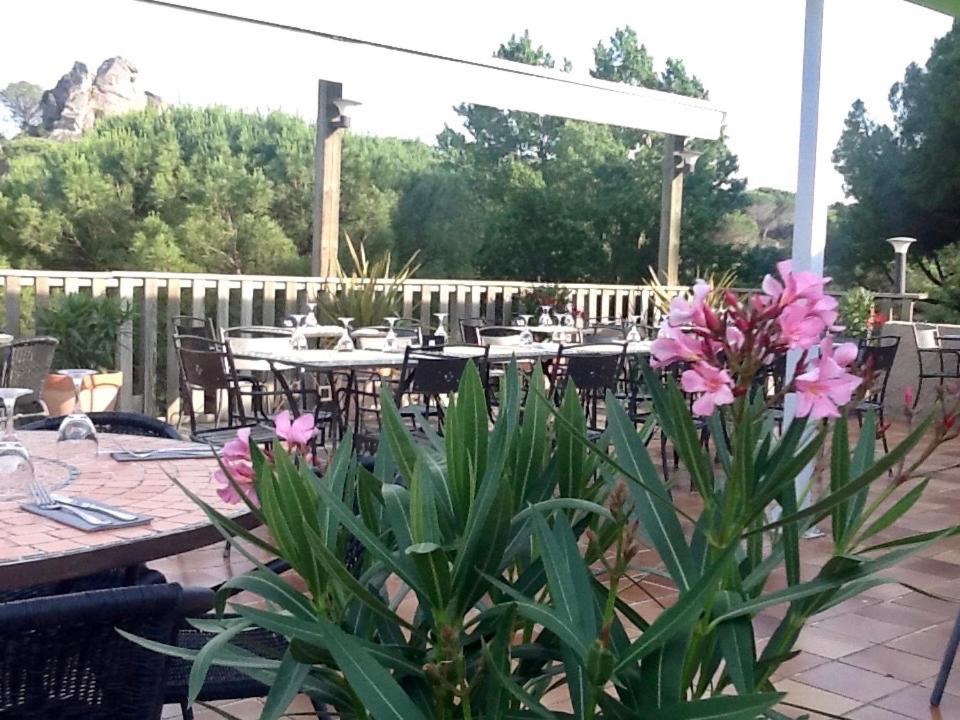 Jardin de l'établissement Auberge Val Moureze Hôtel & Spa