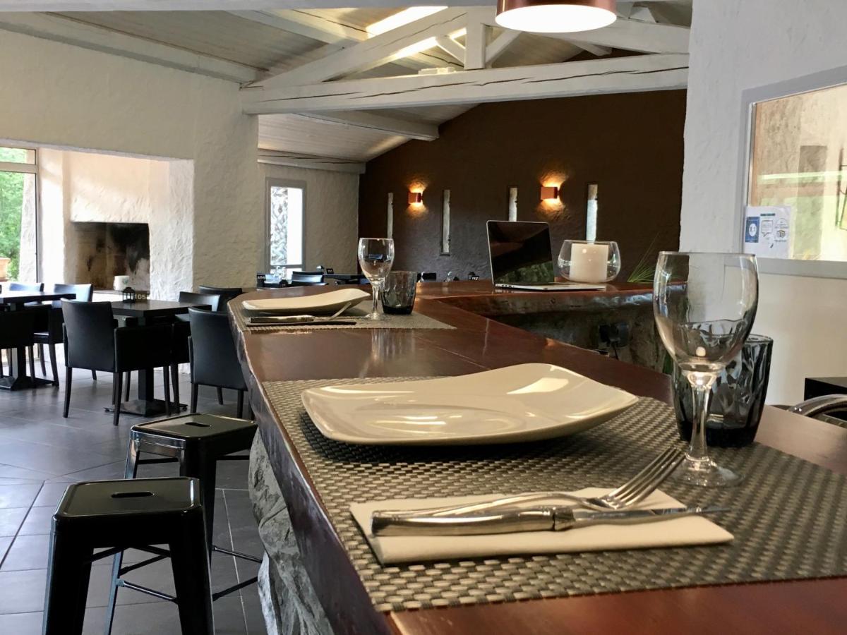 Coin salon dans l'établissement Auberge Val Moureze Hôtel & Spa