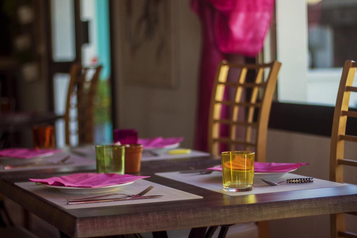 Restaurant ou autre lieu de restauration dans l'établissement Hôtel La Palunette
