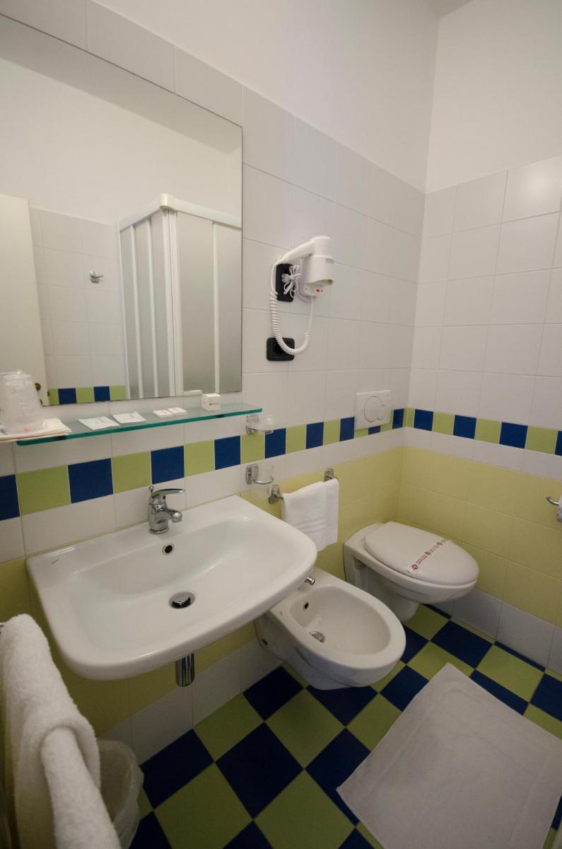 Hotel Ideal - Housity