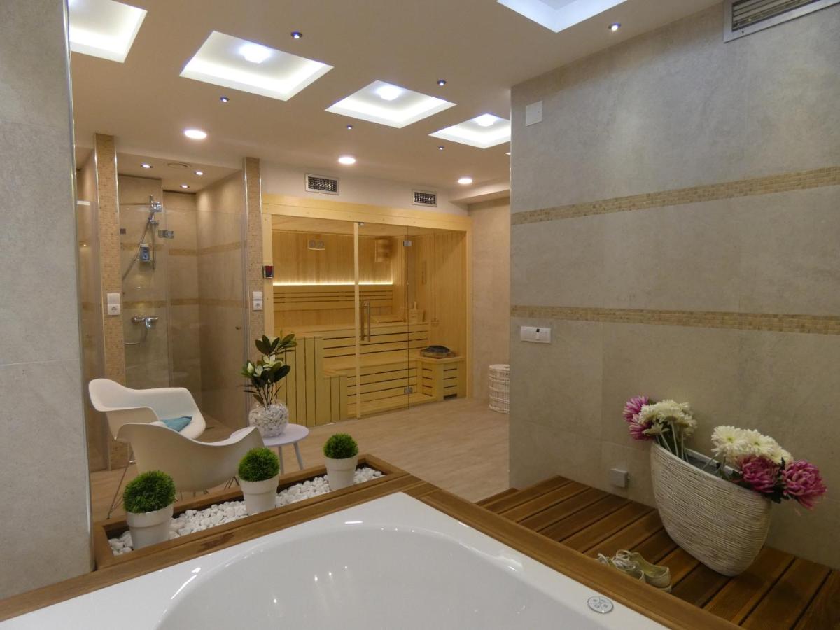 Villa Natural Wood - Housity