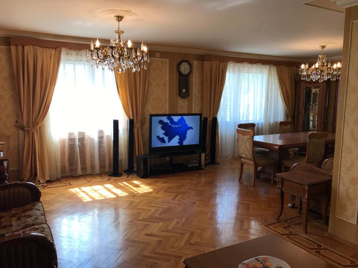 Gold Wall Apartment - Housity