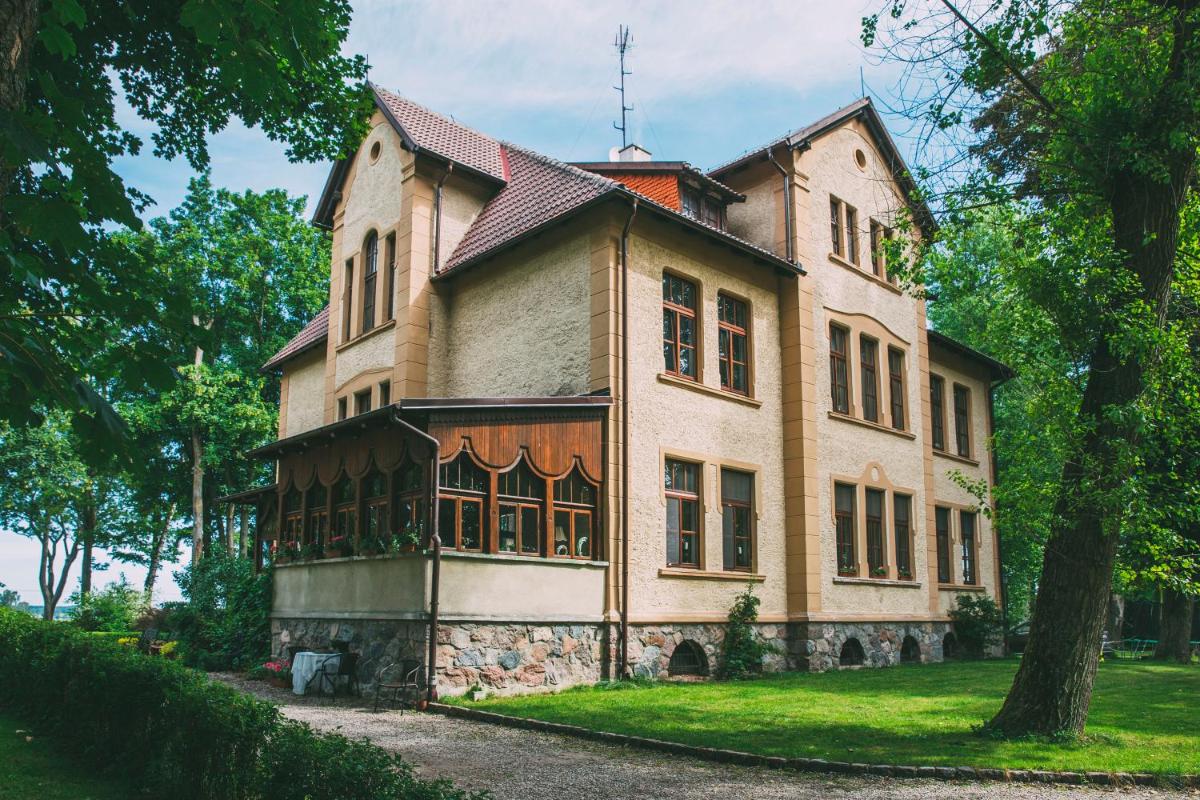Pałac Poraj - Housity