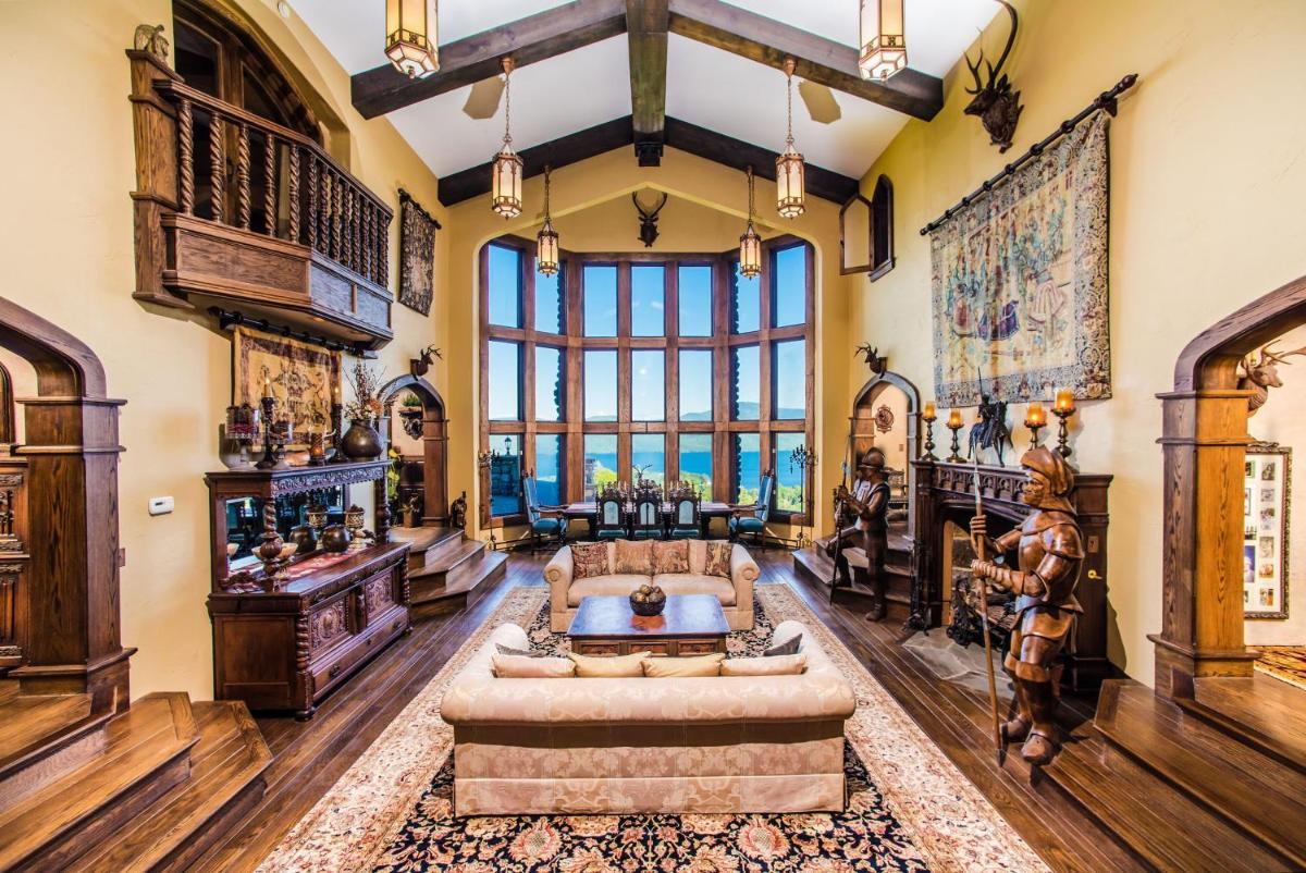 HIGHLANDS CASTLE overlooking Lake George plus 2 other CASTLES & SUITES - Housity