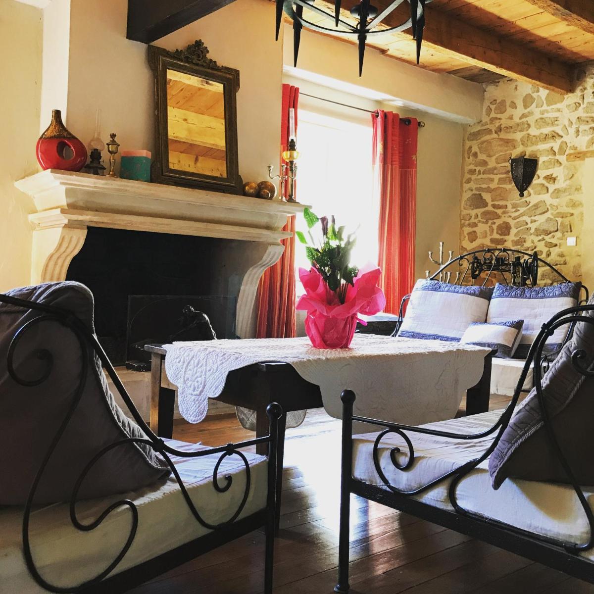 Bed and Breakfast Le Moulin De Champdurand - Housity