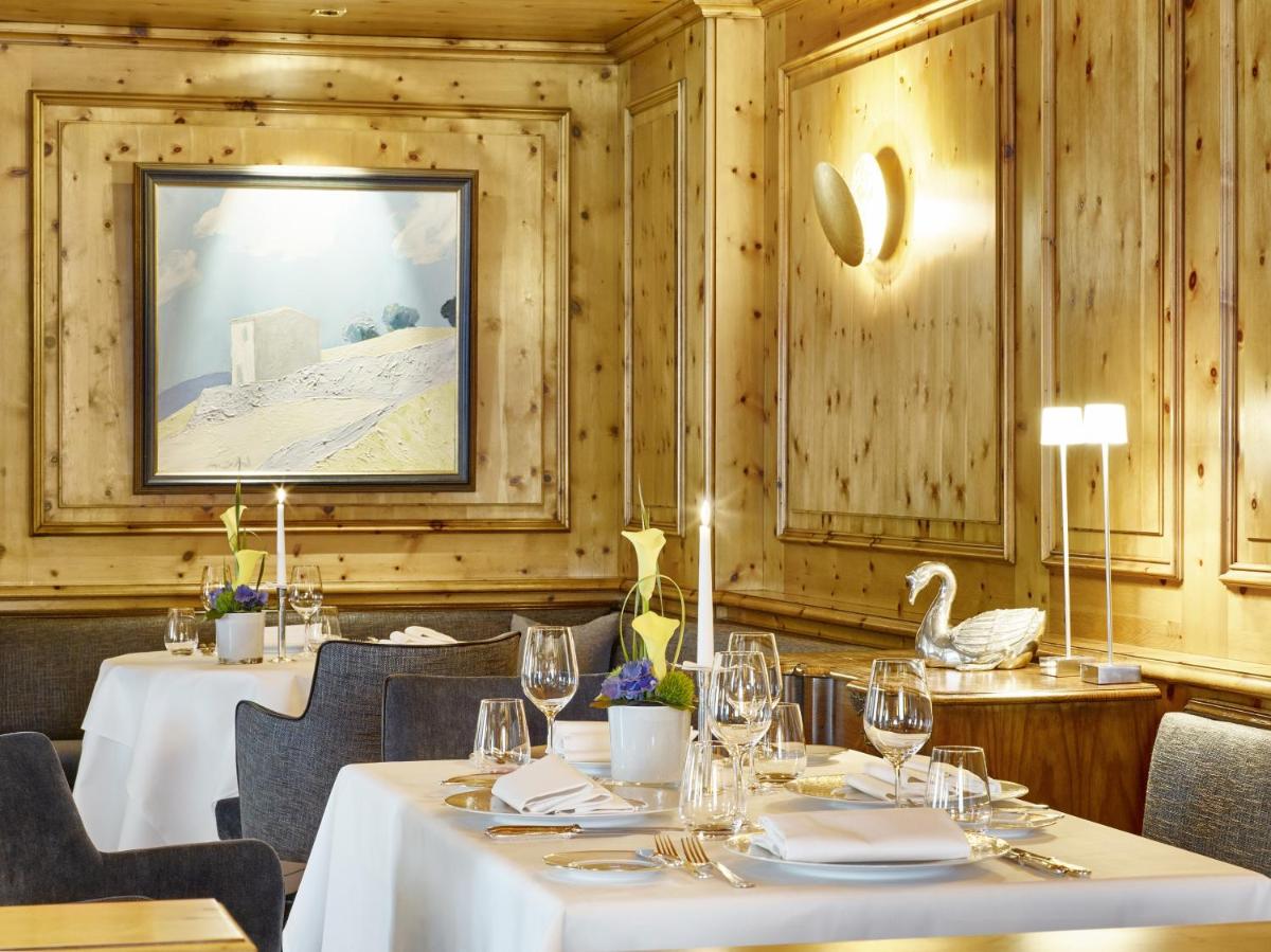 Ein Restaurant oder anderes Speiselokal in der Unterkunft Colombi Hotel