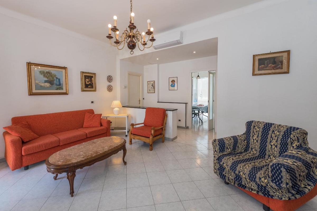 Domitilla House - Housity