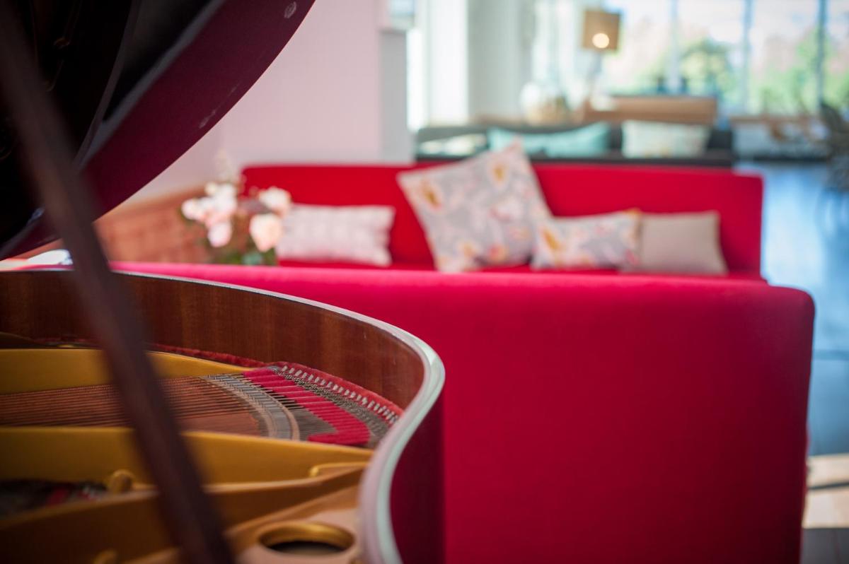 Coin salon dans l'établissement Hôtel Beau Site Talloires B SPA