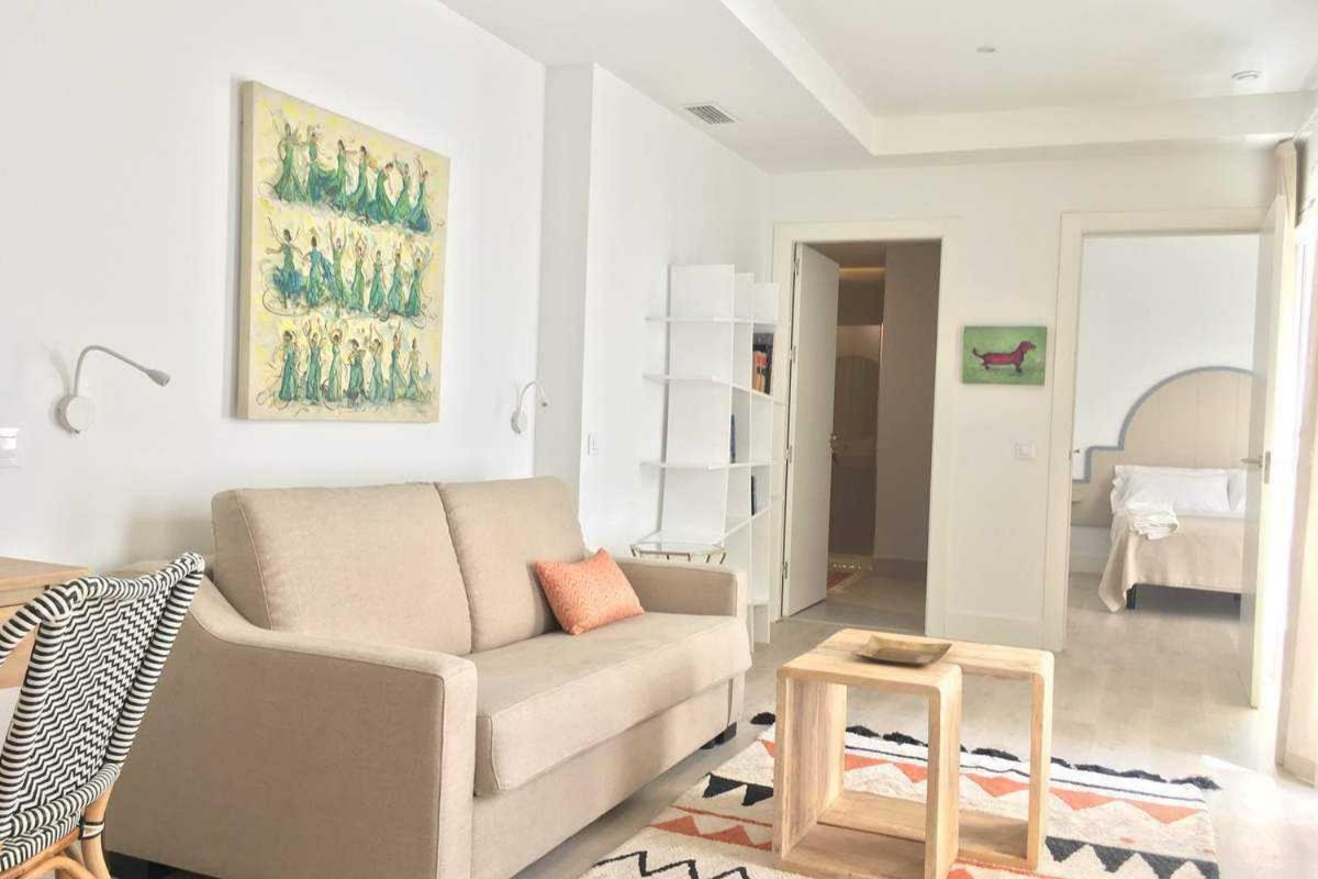 Apartamentos RG Suites Plaza del Salvador - Housity