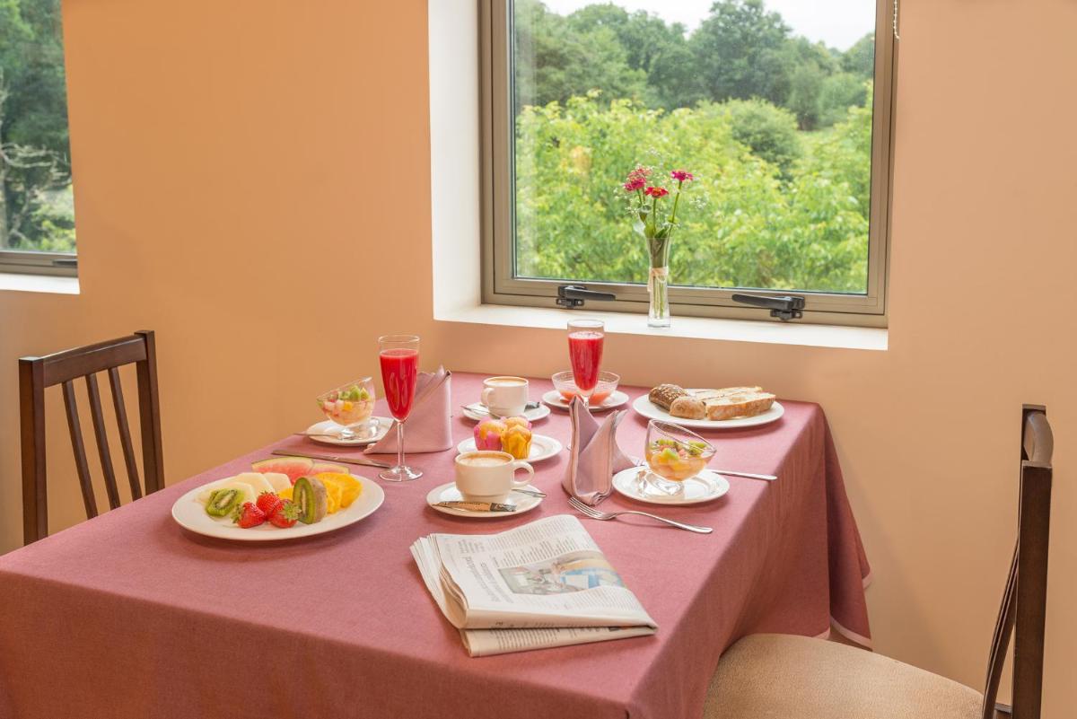 Comida en o cerca de este hotel