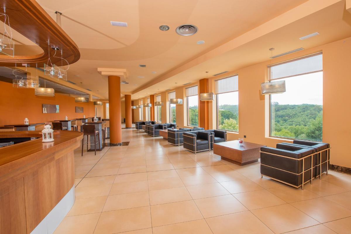 Zona de estar de Hotel Spa Norat Torre Do Deza 4* Superior