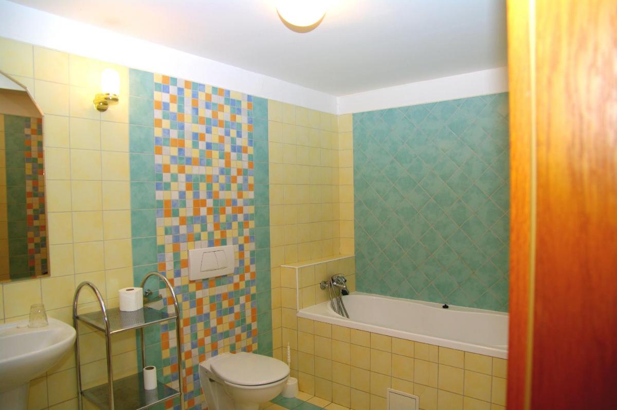 Hotel Helena - Housity