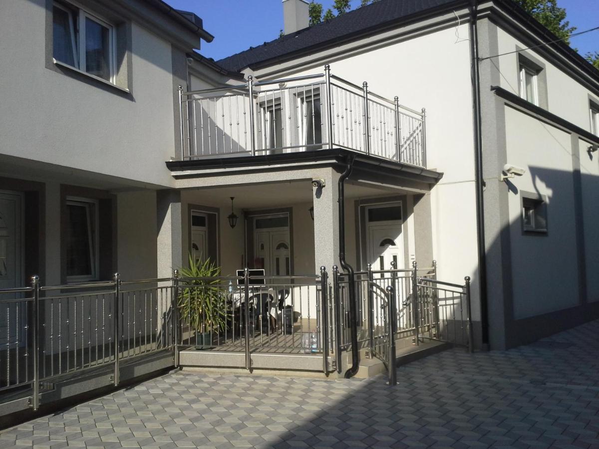 Apartments Royal Menex - Housity