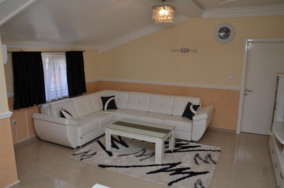 Apartments Royal Menex - Housity