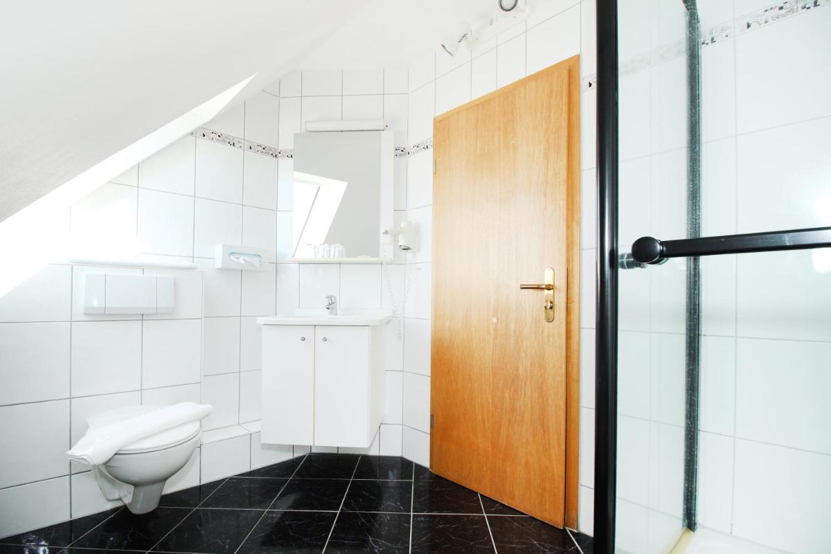 Hotel Pension Kirschstein - Housity