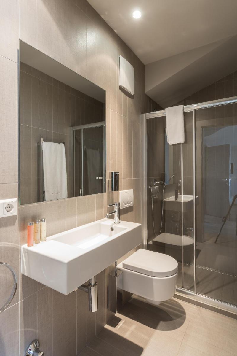 Four Stars Aparthotel - Housity