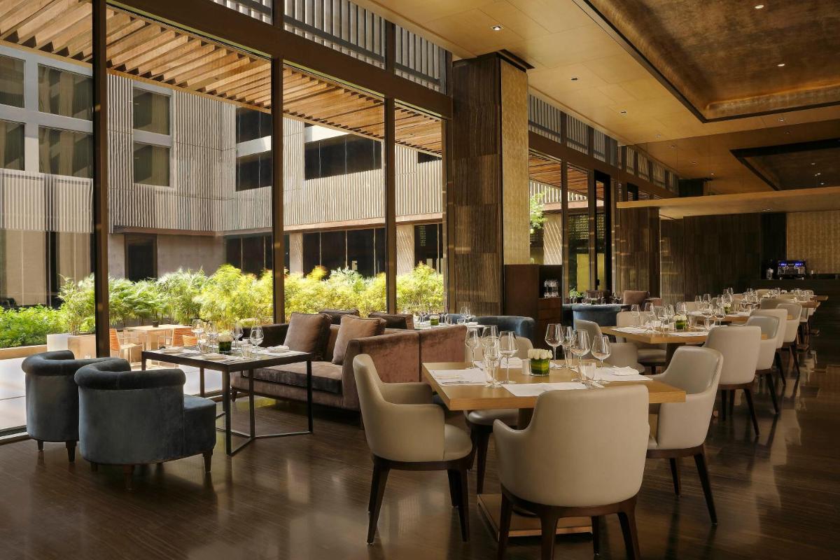 Suitetrails - Roseate House New Delhi