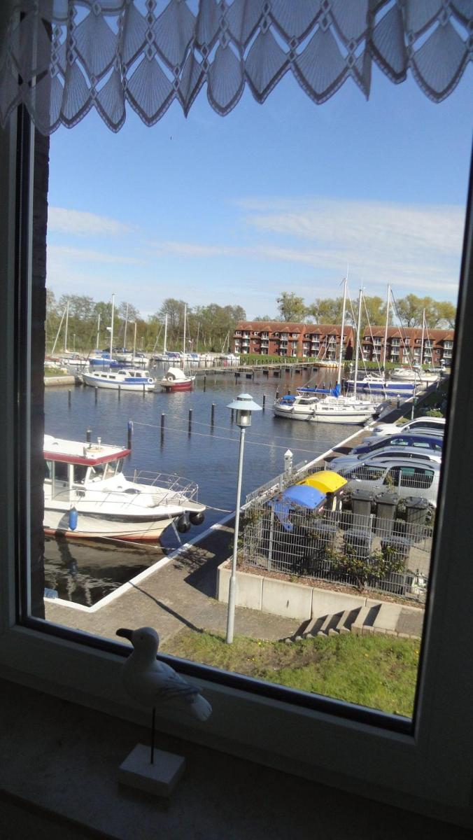 FEWO-bis-2-Pers-inmitten-den-Yachthafens-Ueckermuende-Stettiner-Haff-Ostsee - Housity