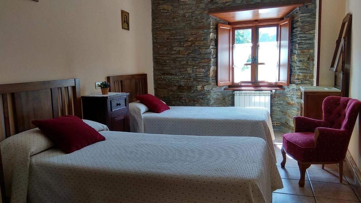 Apartamentos Los Castros - Housity