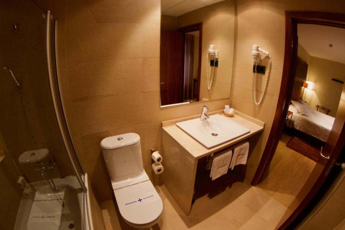 Un baño de Hotel Santa Cristina Petit Spa