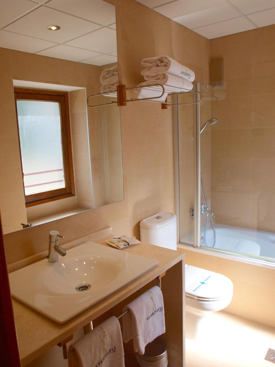 Un baño de Hotel Santa Cristina Petit Spa