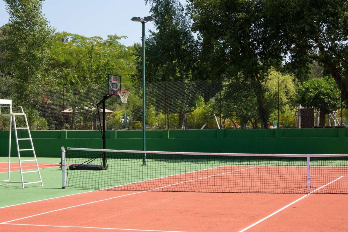 Tennis ou squash au sein de l'hôtel ou à proximité