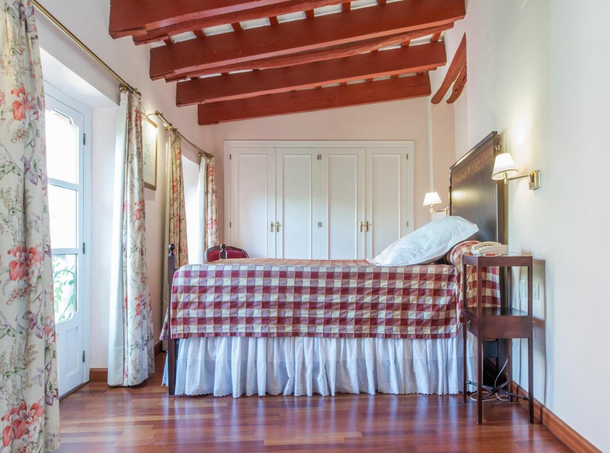 Cama o camas de una habitación en Hotel Las Casas de la Judería